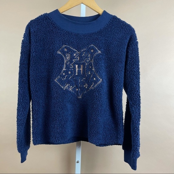Harry Potter Small Sherpa Hogwarts Crest Pullover Sweatshirt Teddy Faux Fur - Picture 1 of 8